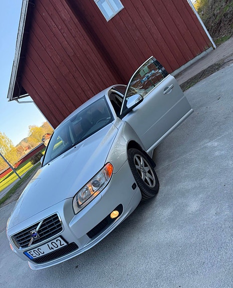 Volvo S80 4 of 5