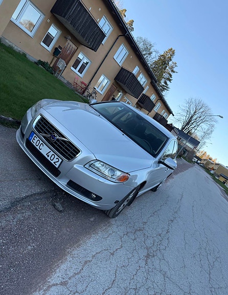 Volvo S80 3 of 5