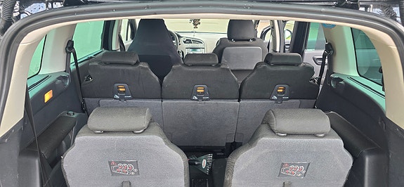Peugeot 5008 3 of 5