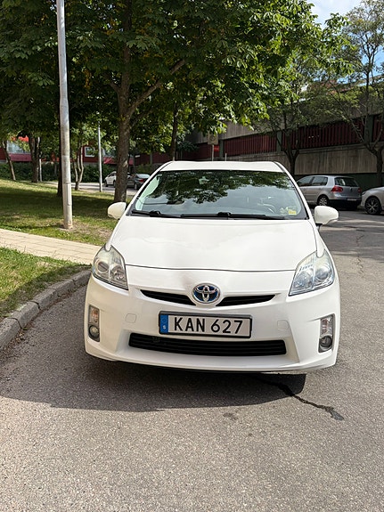 Toyota Prius 5 of 5
