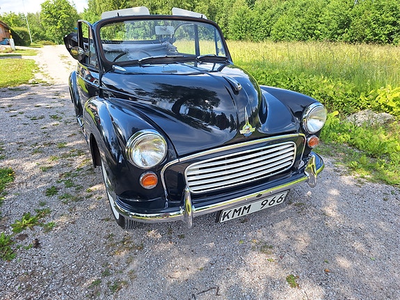Morris Minor 2 of 5