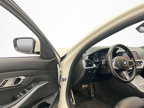 BMW 330e 10 of 30