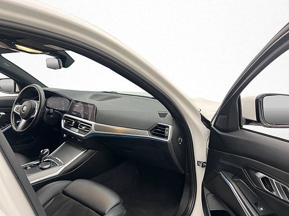 BMW 330e 15 of 30