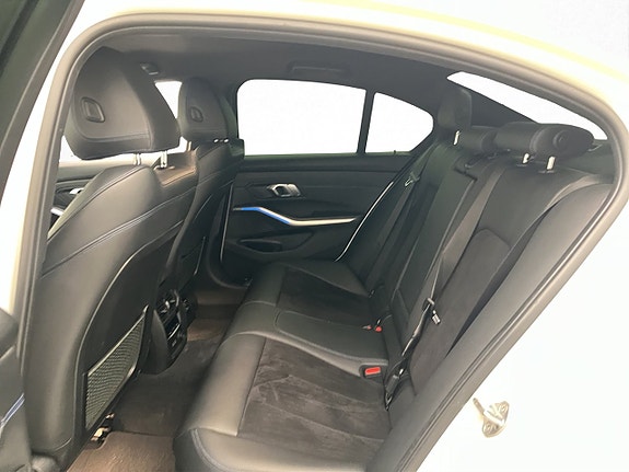 BMW 330e 16 of 30