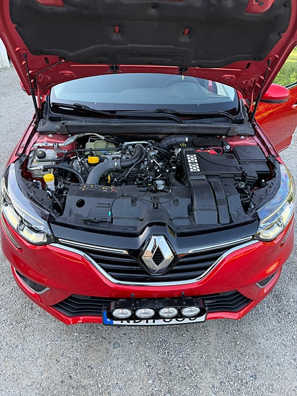 Renault Megane IV 4 of 5