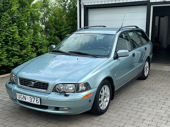 Volvo V40 3 of 5