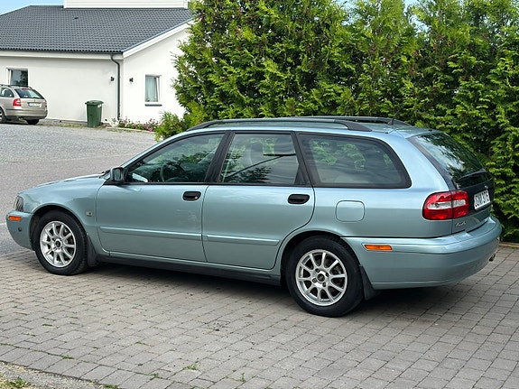 Volvo V40 4 of 5