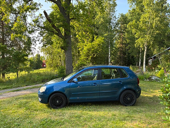 Volkswagen Polo 2 of 5