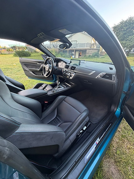 BMW M2 10 of 11