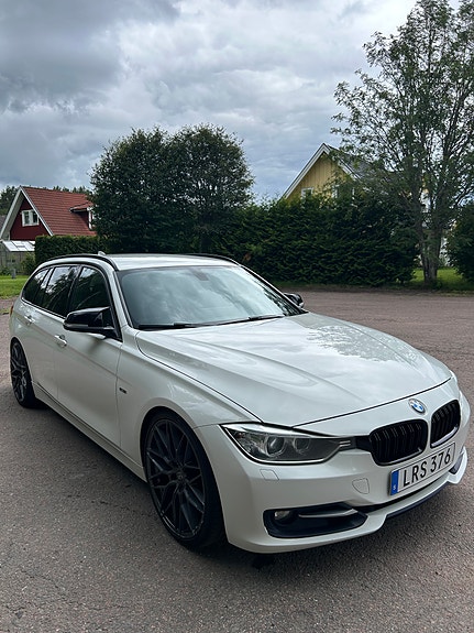 BMW 328i 4 of 5