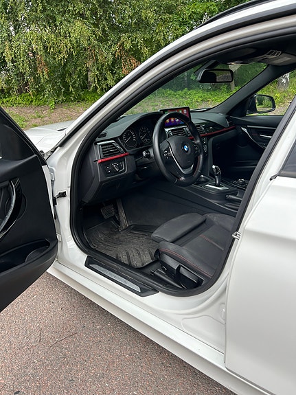 BMW 328i 6 of 7