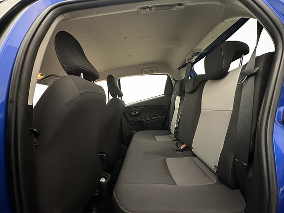 Toyota Yaris 21 of 27