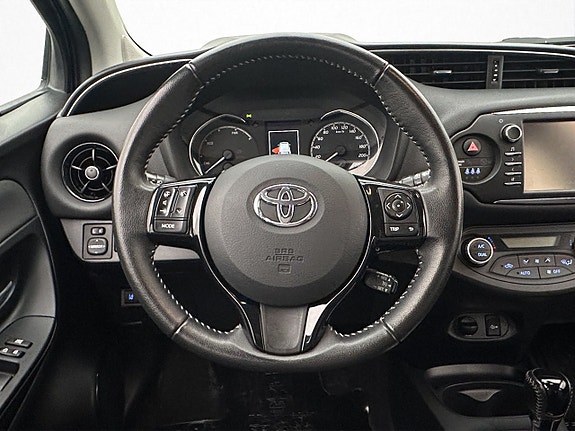 Toyota Yaris 11 of 27