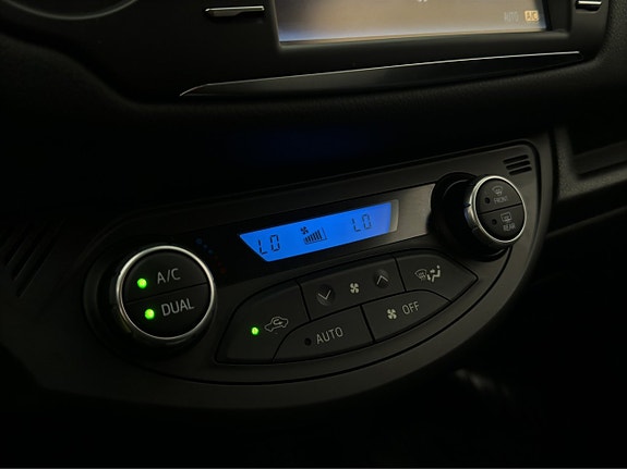 Toyota Yaris 16 of 27