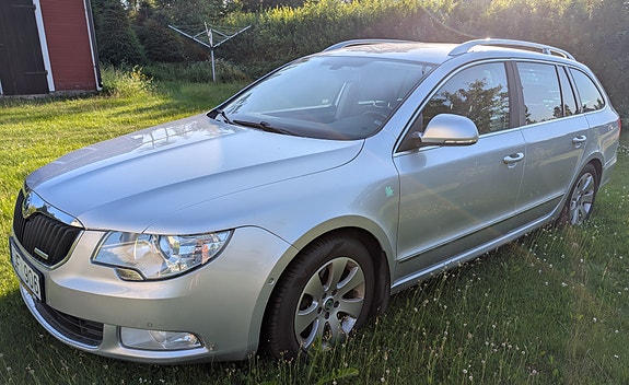 Skoda Superb 2 of 5
