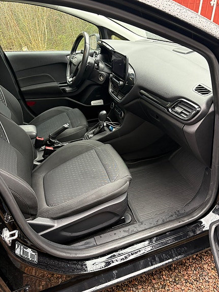 Ford Fiesta 4 of 5