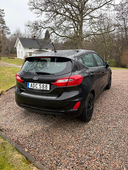 Ford Fiesta 2 of 5