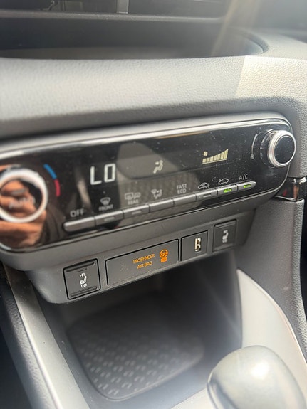 Toyota Yaris 12 of 15