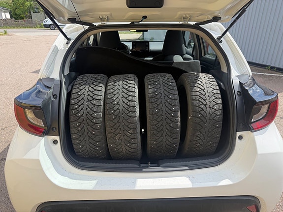 Toyota Yaris 5 of 15