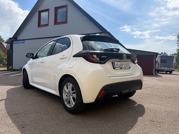 Toyota Yaris 2 of 15
