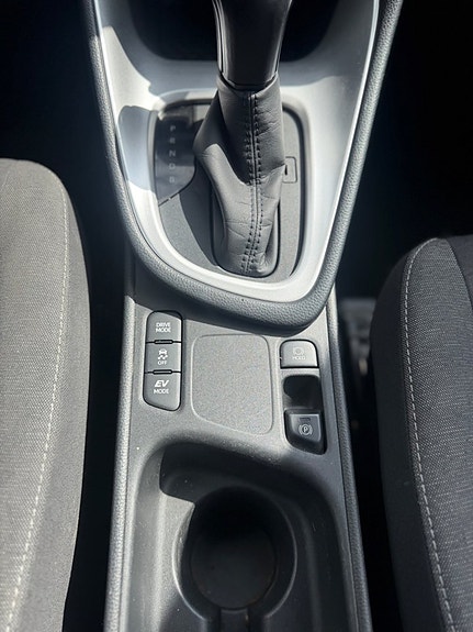 Toyota Yaris 9 of 15