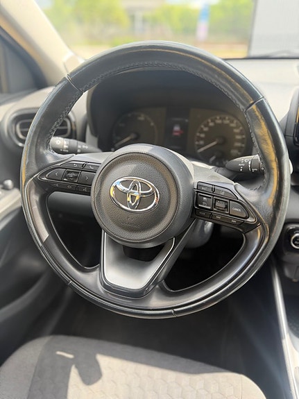 Toyota Yaris 7 of 15