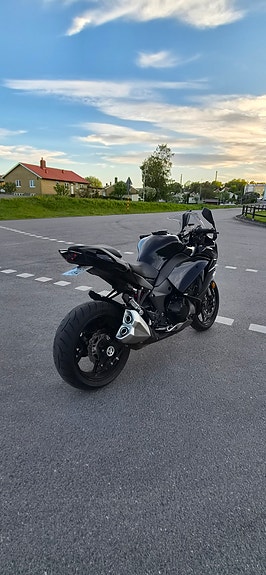 Kawasaki Ninja Z1000SX 2 of 5