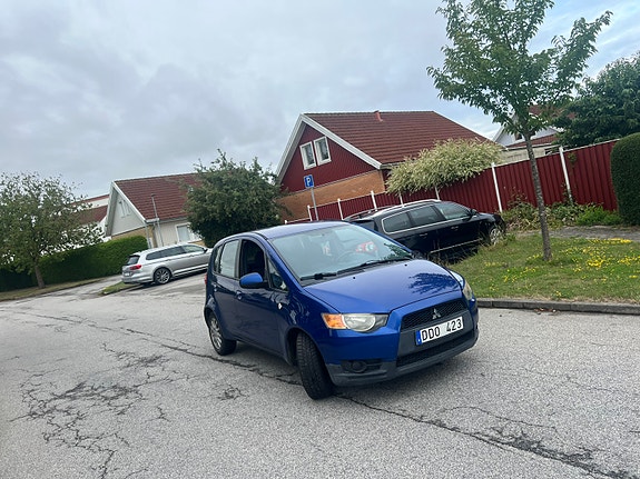 Mitsubishi Colt 2 of 2