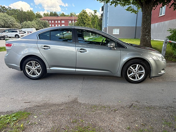 Toyota Avensis 5 of 5