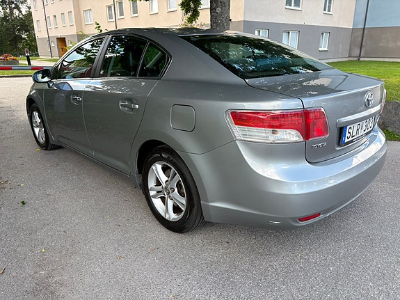 Toyota Avensis 3 of 5