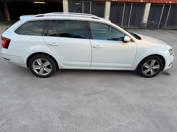 Skoda Octavia 3 of 5