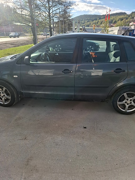 Volkswagen Polo 2 of 2