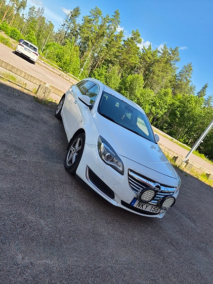 Opel Insignia 2 of 5