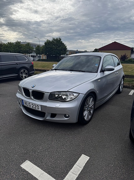 BMW 118d 3 of 5