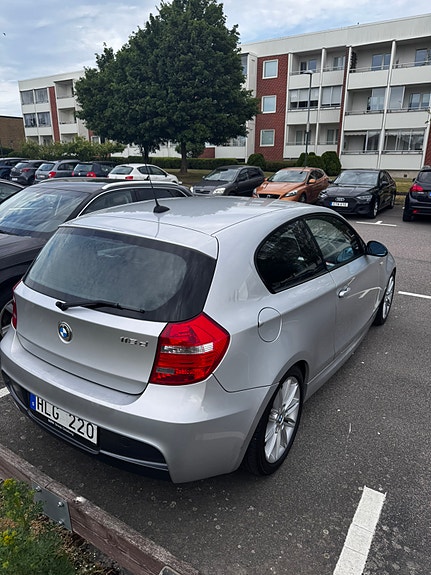 BMW 118d 4 of 5