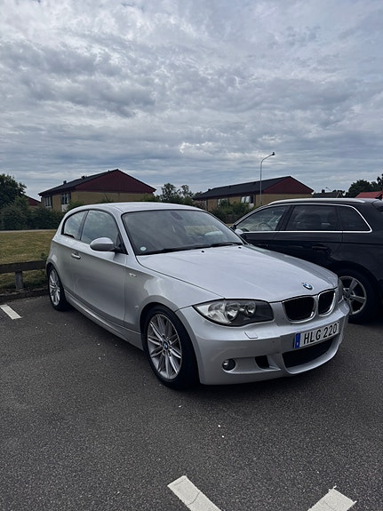 BMW 118d 2 of 5
