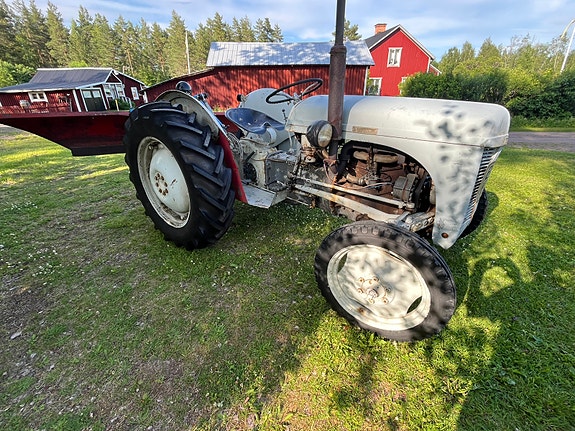Massey Ferguson TEA 20 2 of 5