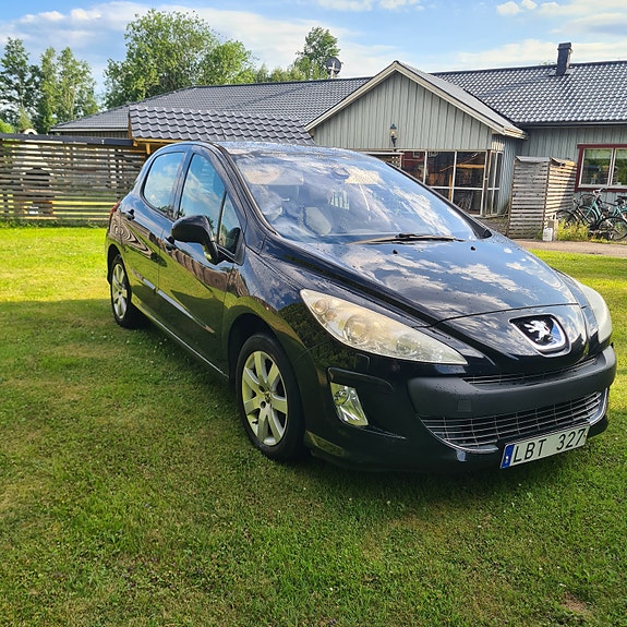 Peugeot 308 3 of 5