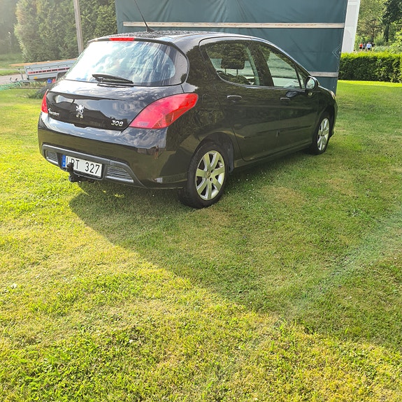Peugeot 308 4 of 5