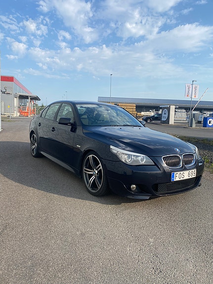 BMW 523i 4 of 5