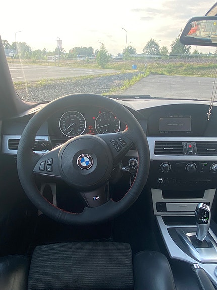 BMW 523i 5 of 5