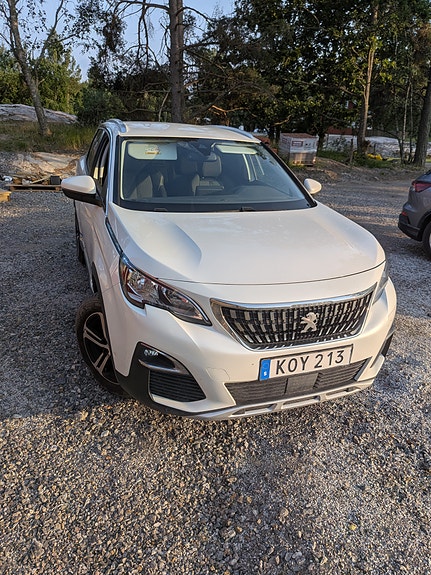 Peugeot 3008 2 of 5