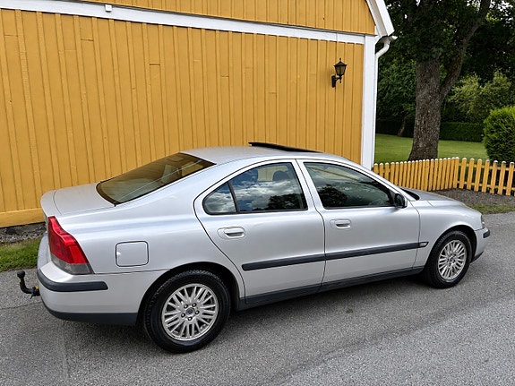 Volvo S60 3 of 4