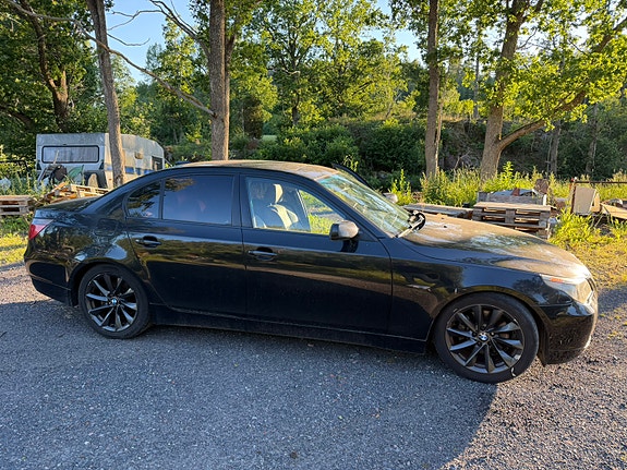 BMW 530i 3 of 5