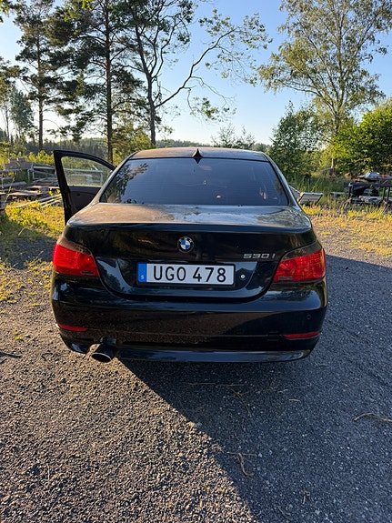 BMW 530i 4 of 5
