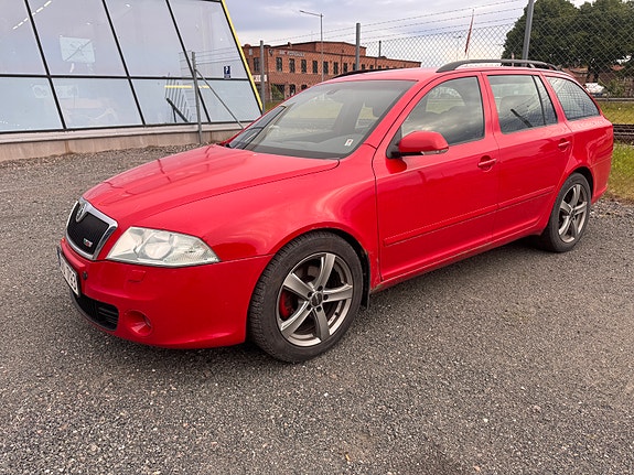 Skoda Octavia 2 of 5