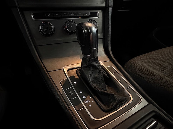Volkswagen Golf VII 14 of 17