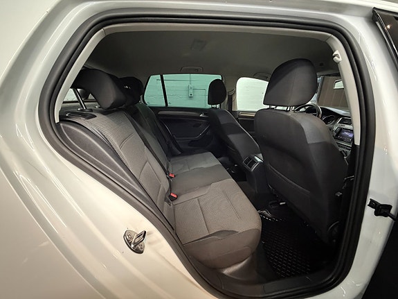 Volkswagen Golf VII 9 of 17