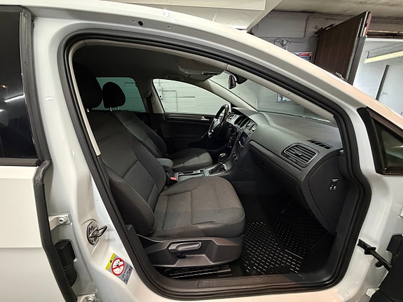 Volkswagen Golf VII 10 of 17