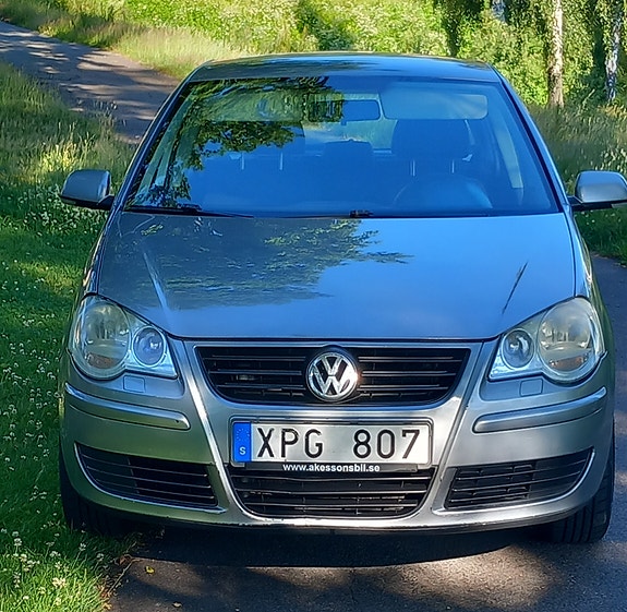 Volkswagen Polo 2 of 5